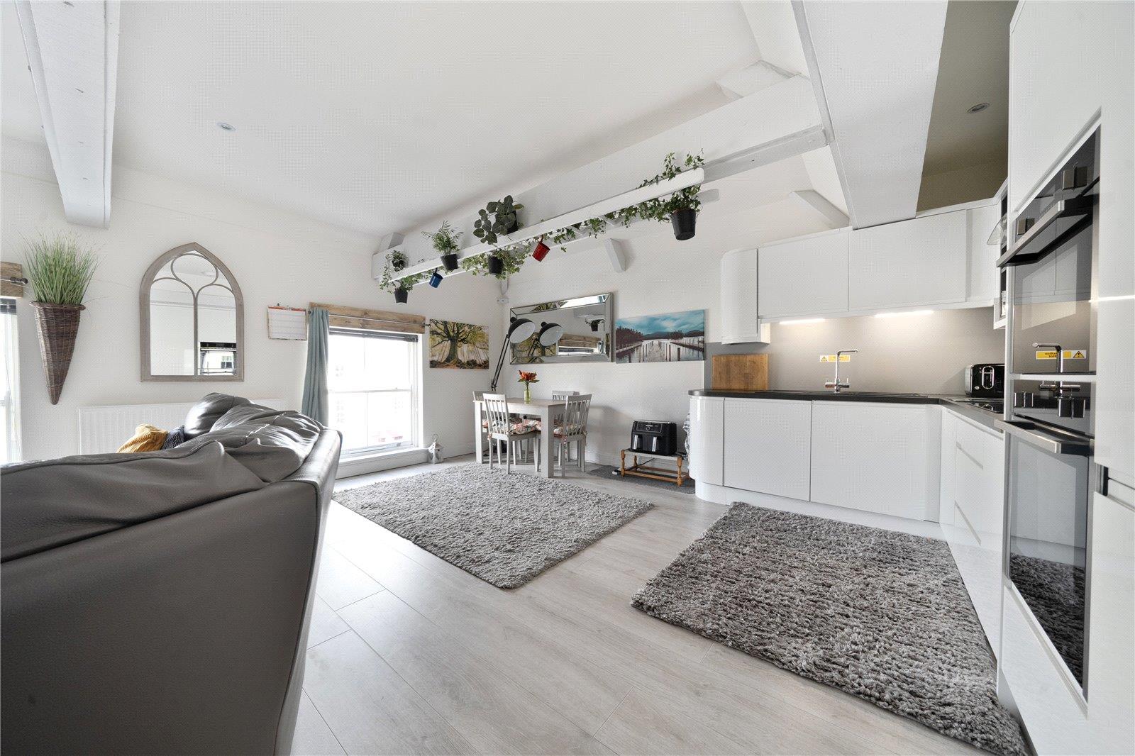 Property Image 909ec92e-0b32-4ace-bcf8-5c3a4bc9b301