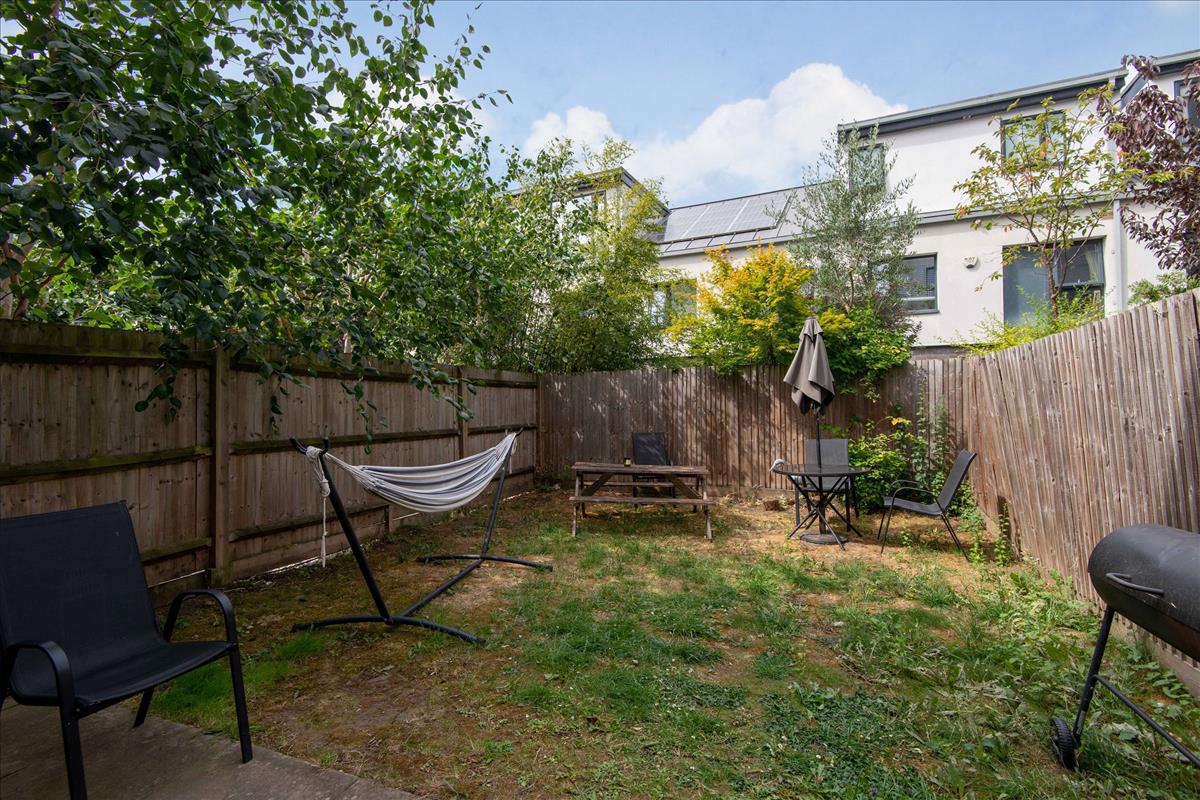 Four bedroom two bathroom house with garden for rent in Richmond Road  London Fields