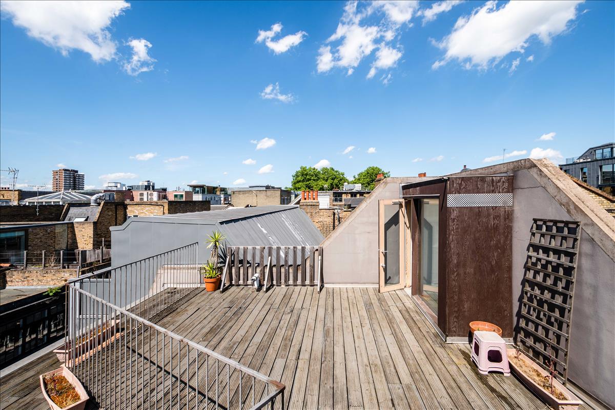 Three bedroom penthouse apartment for rent on Charlotte Road EC2A