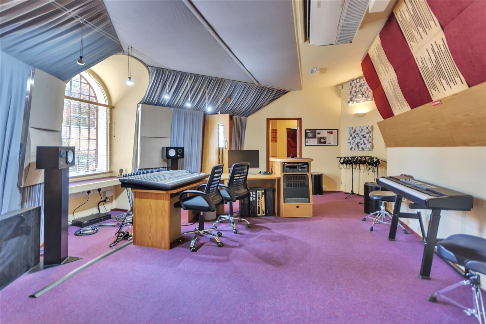 Property Image 90fdfc5f-949b-4da9-908e-8a3c9d6cf8c7