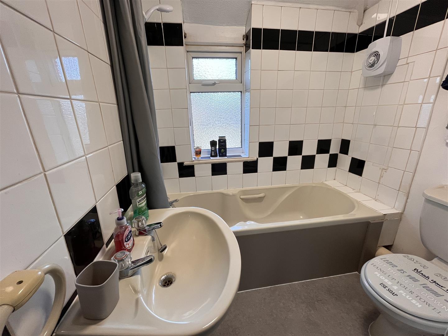 Property Image 917dc7f4-8ee0-46df-b001-eb98a739f32f