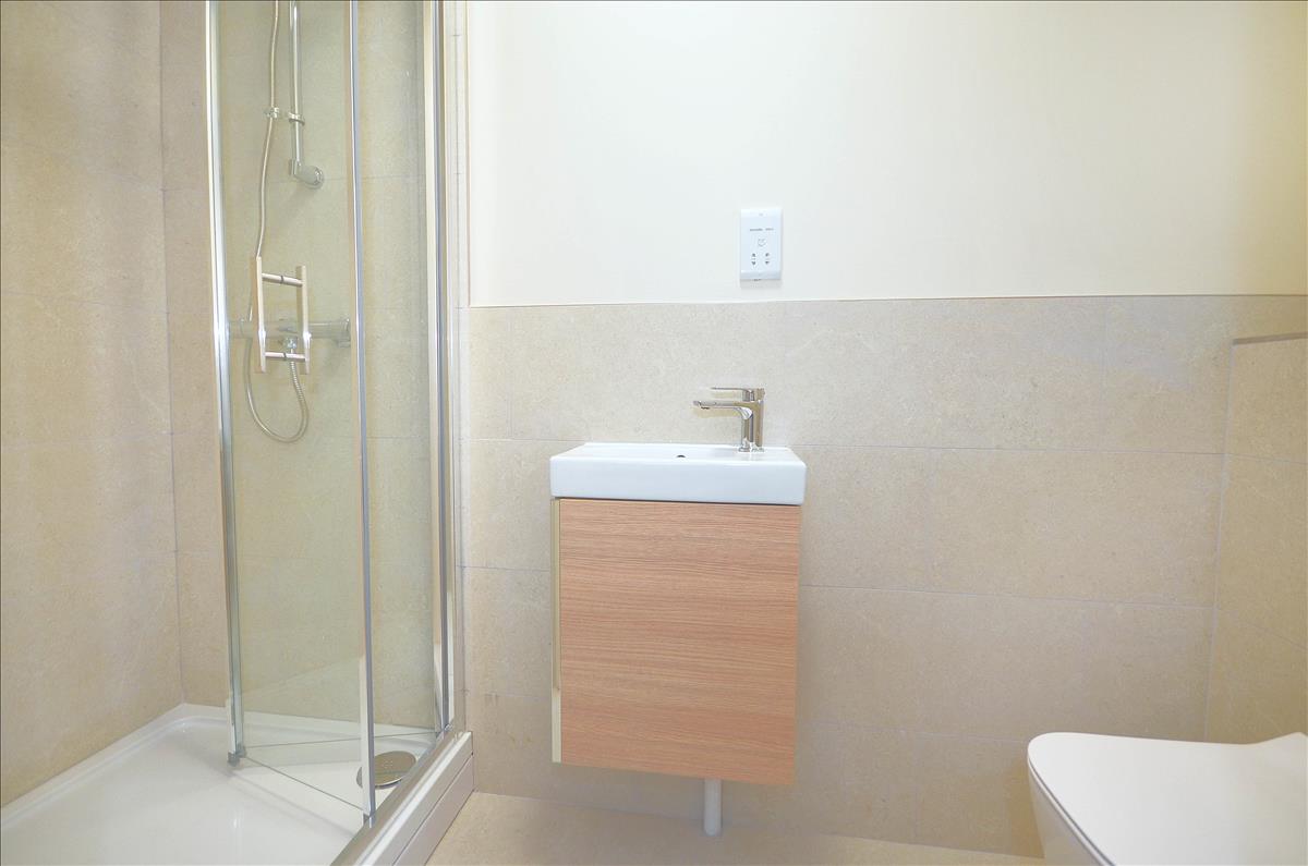 Property Image 9299927c-a4d2-4393-90a9-02739bfac6b2