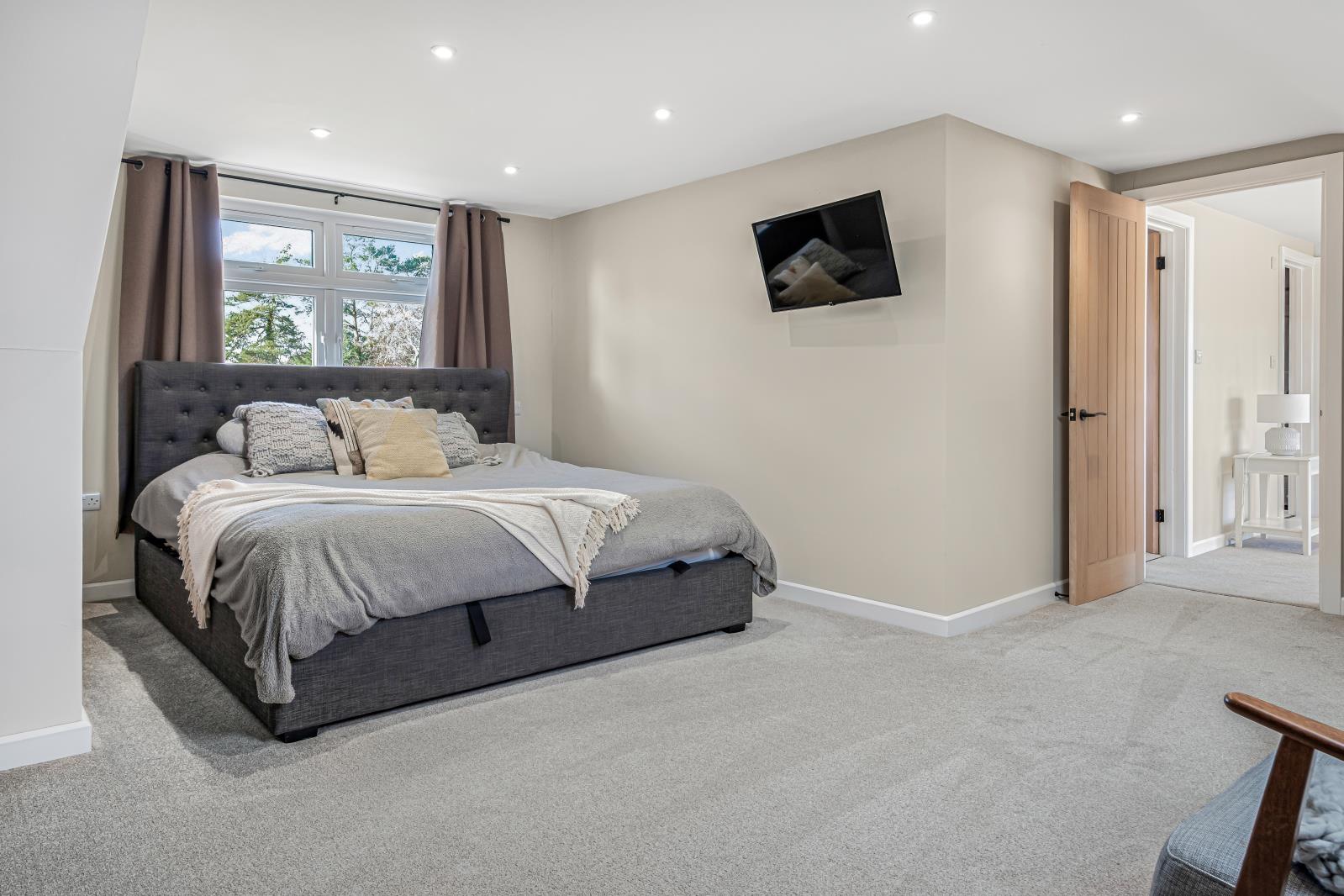 Property Image 92a7aed2-fab5-43cd-9c0c-eaa111af110e
