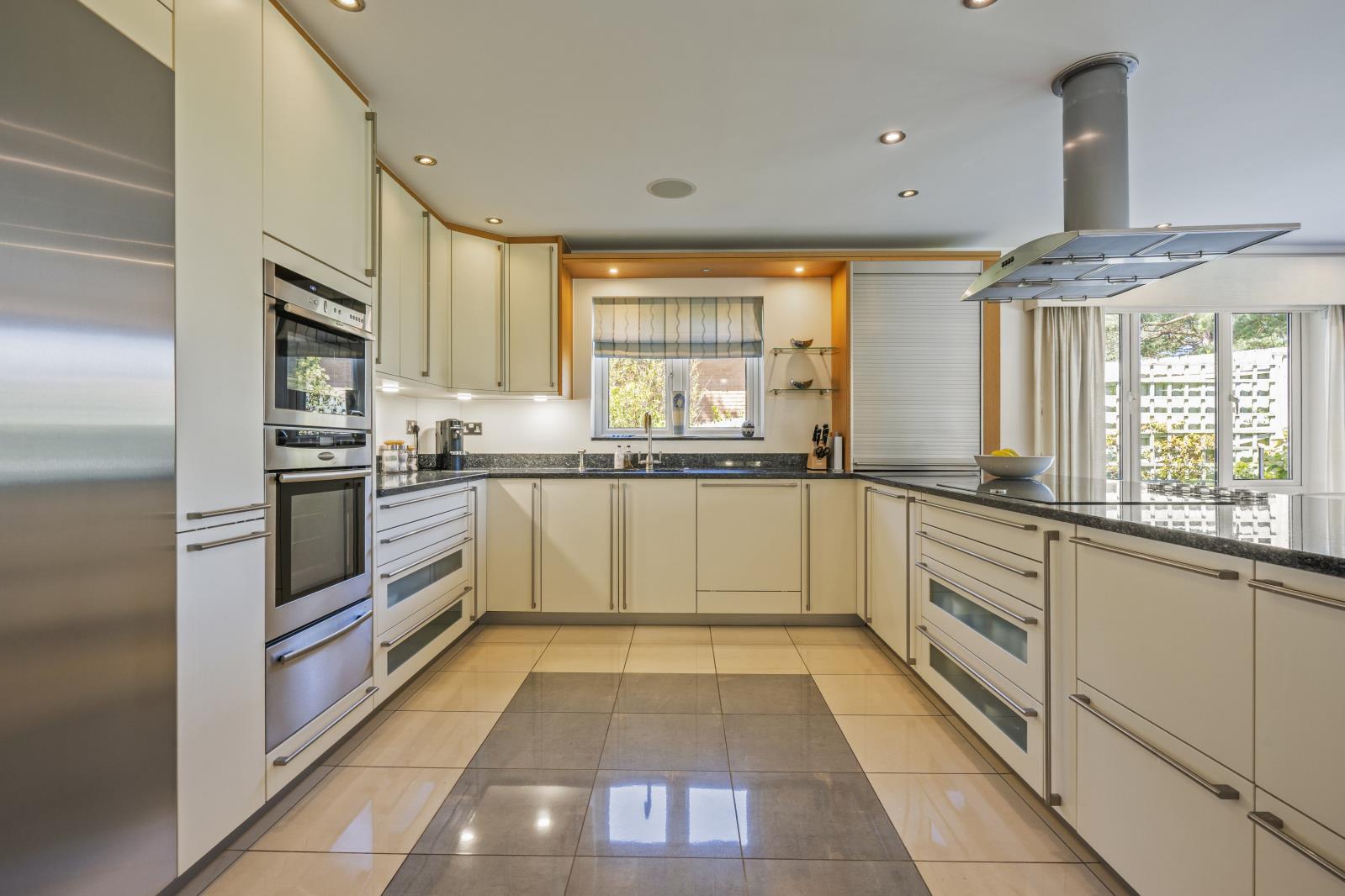 Property Image 92f63730-2bf7-44b5-a2d8-f633fe8bcf84