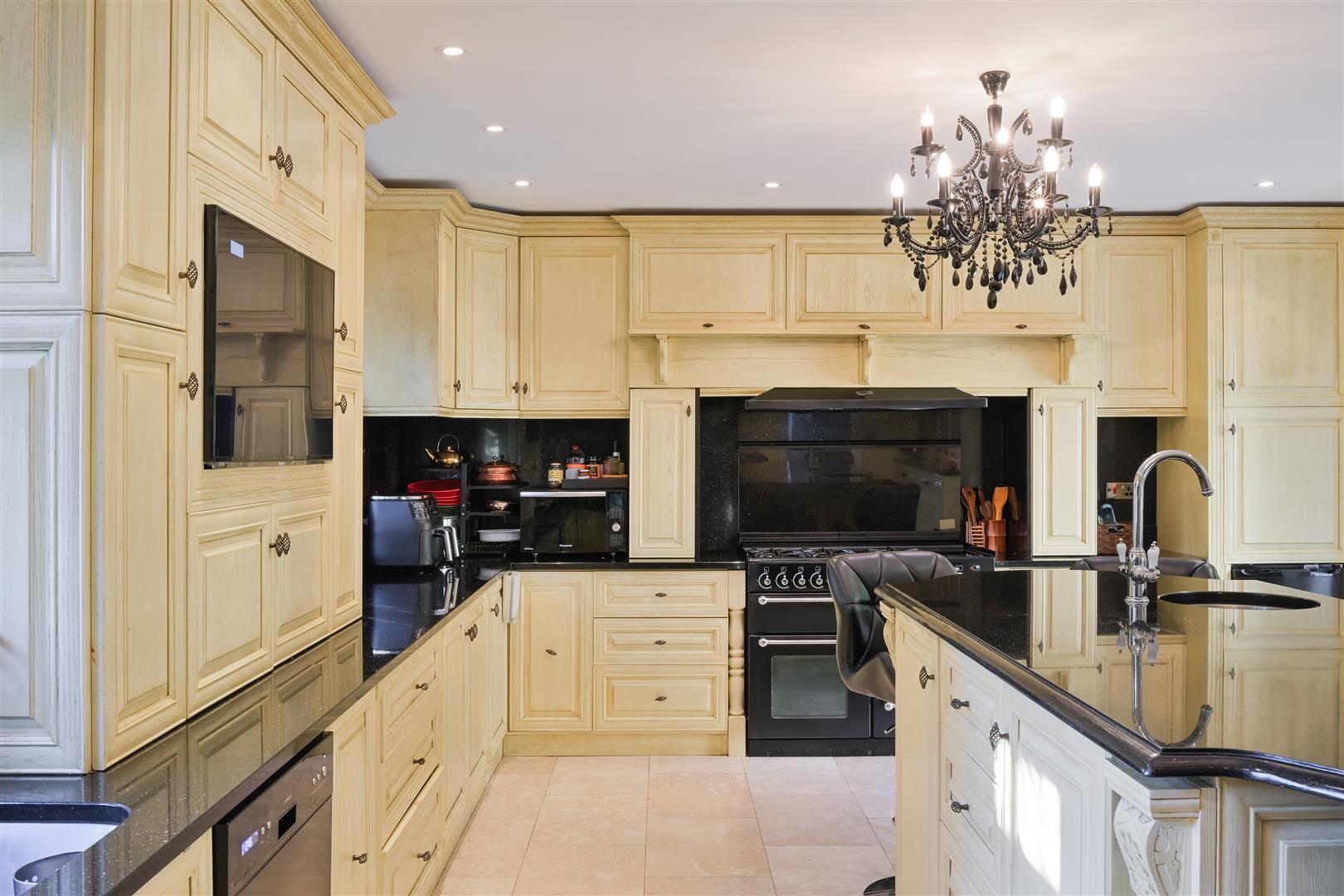 Property Image 92f9362b-9d27-406b-8c27-335b0844939e