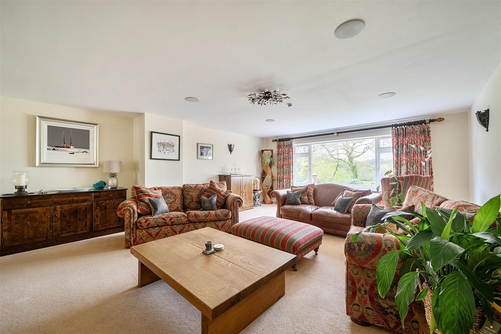 Property Image 92fc7668-148f-4c0b-9a4d-3ddbc7cc6f35