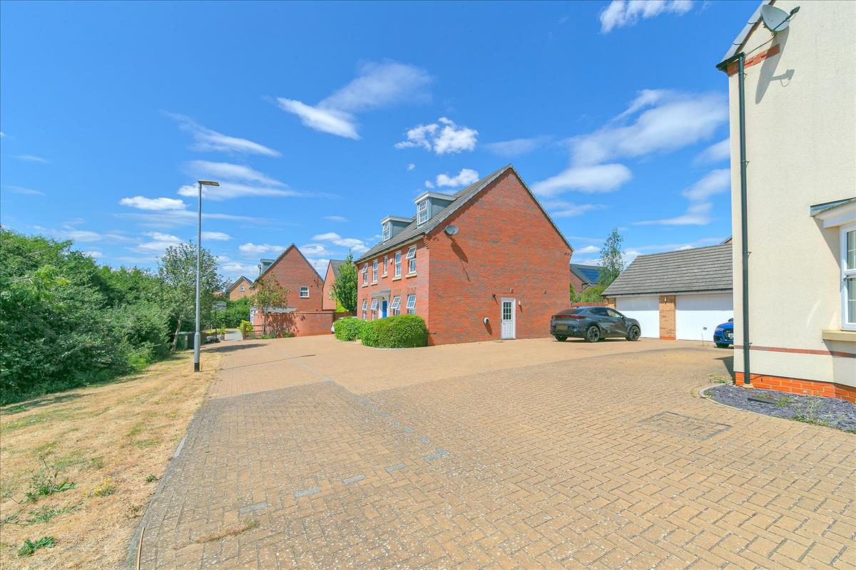 Property Image 934cdfe3-dc7e-472e-8afc-beed83d4e328