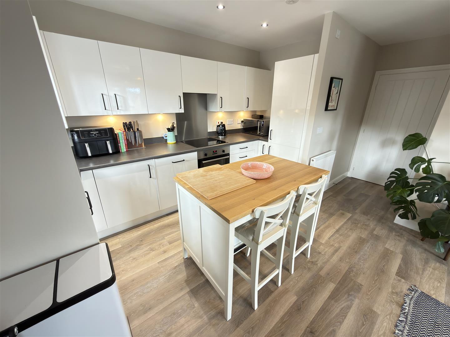 Property Image 93aba6f4-aa48-4d45-b109-0e1c47929fa9