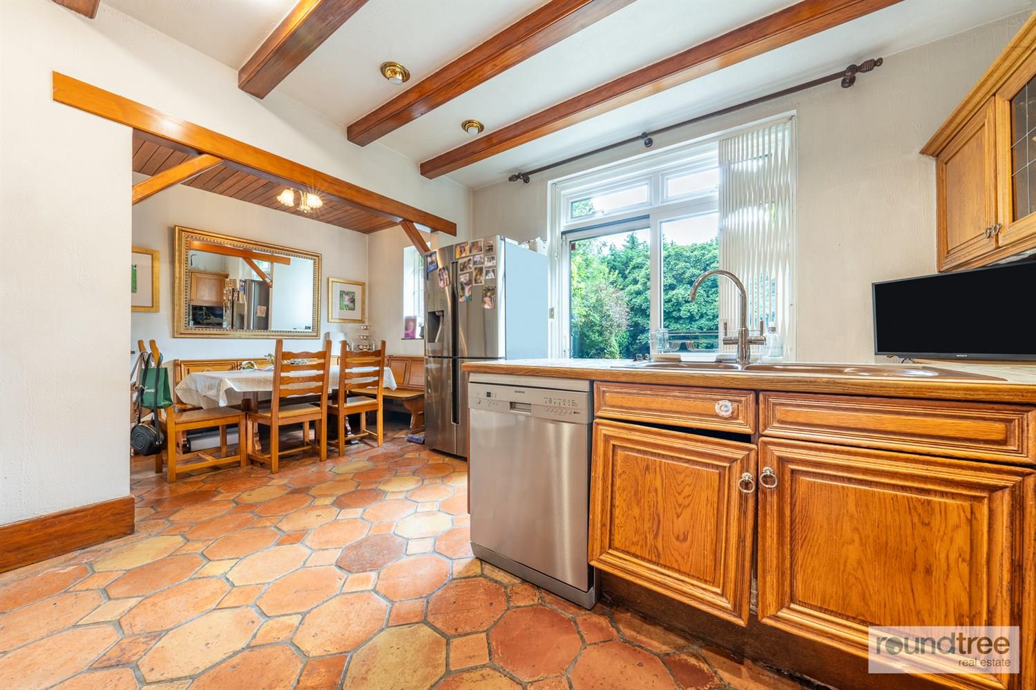Property Image 93e4000e-c5a2-4128-92e7-2c3b996edfc6