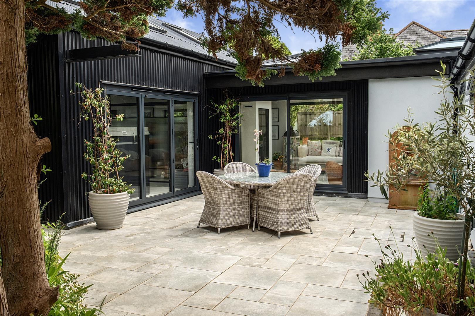 Property Image 942a0028-a98a-4b92-ab7b-0587383d5d1f