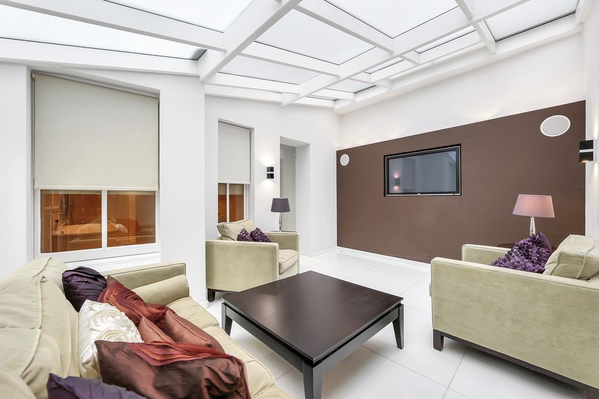 Property Image 951aea85-5753-4d60-83bd-e21da08ea977