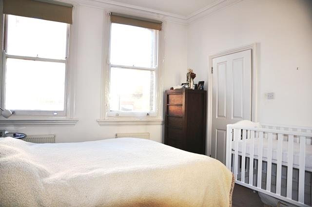 Two bedroom two bathroom period apartment for let on Upper Street N1
