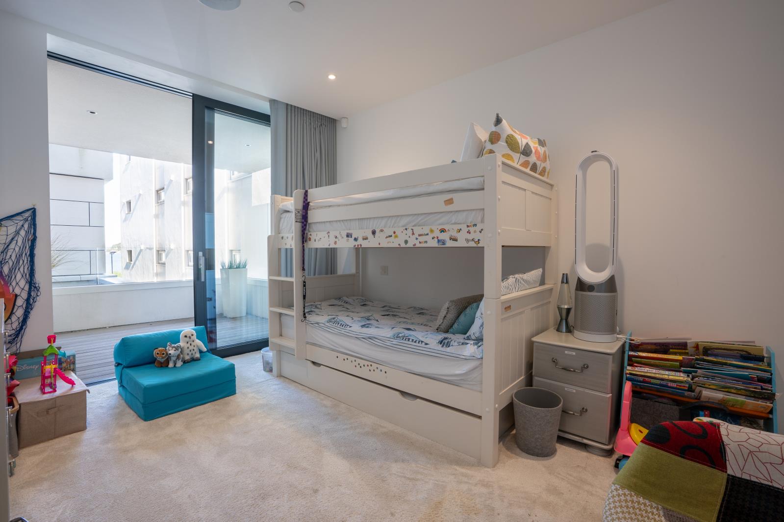 Property Image 957b0586-b2d7-4f74-8155-6c2dcbb148ac