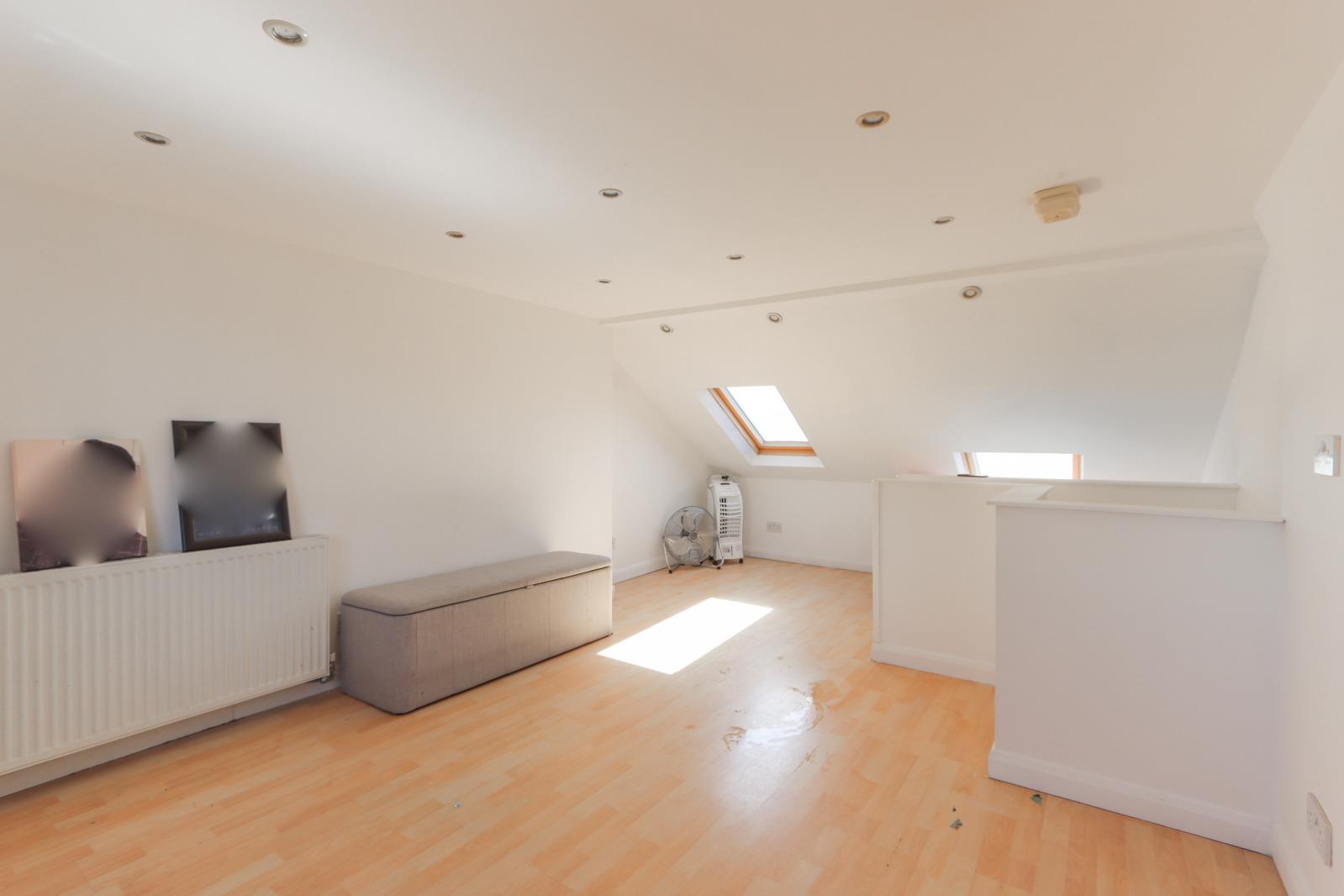 Property Image 95ae5446-ca76-4915-8a54-697dd999b396