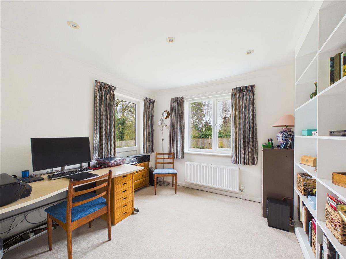 Property Image 95b63972-45c6-4b76-bf78-92e9f9f64f24