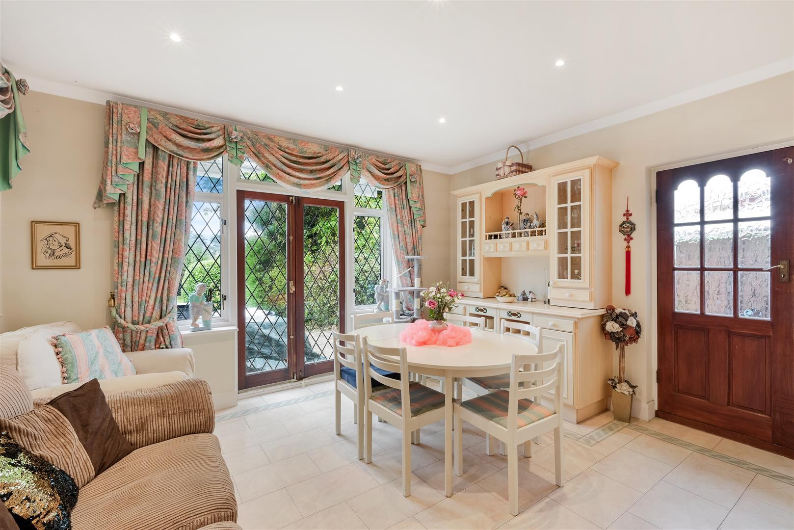 Property Image 95c59aec-ba17-4f6e-8617-6723849e0f3a