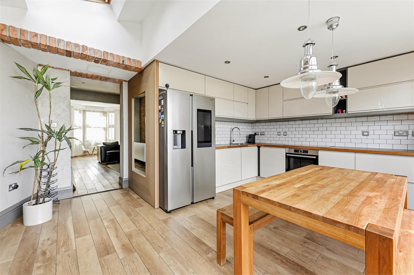 Property Image 96c23f62-dd8f-4819-9d3a-8beaff6a25a1