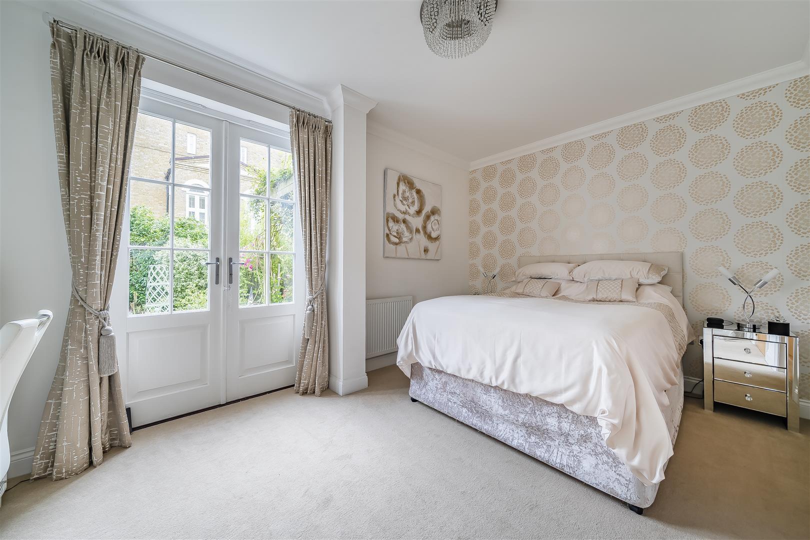 Property Image 96ff02d4-7c29-4100-af72-90476ab54275