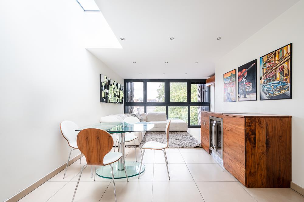 two bedroom two bathroom penthouse for let on hoxton square n1