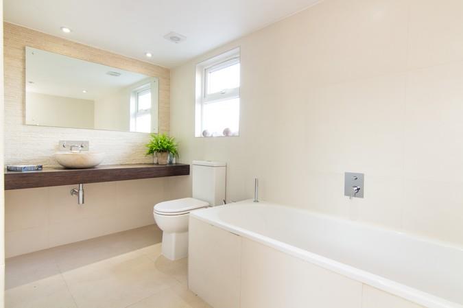Bathroom (2).jpg