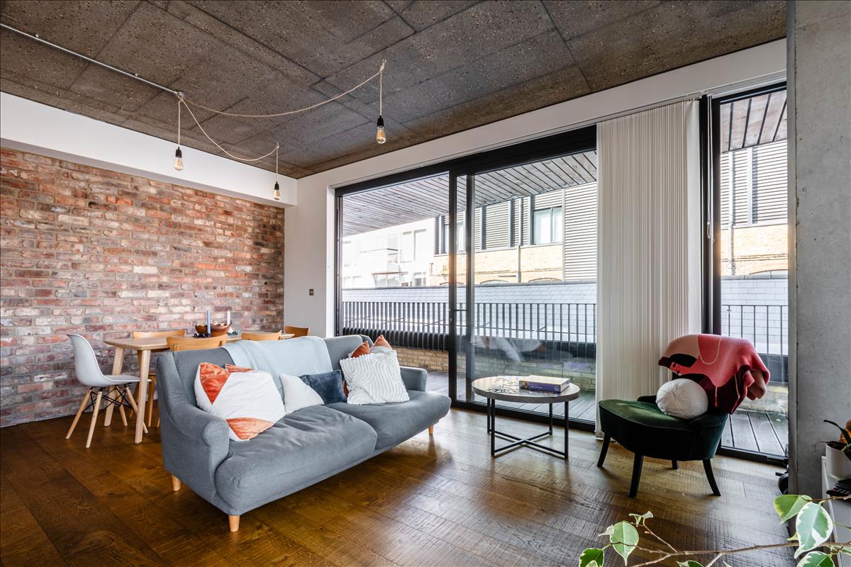 3-bed flat for sale The Fisheries, Lamb Lane, London Fields, E8.  Living room