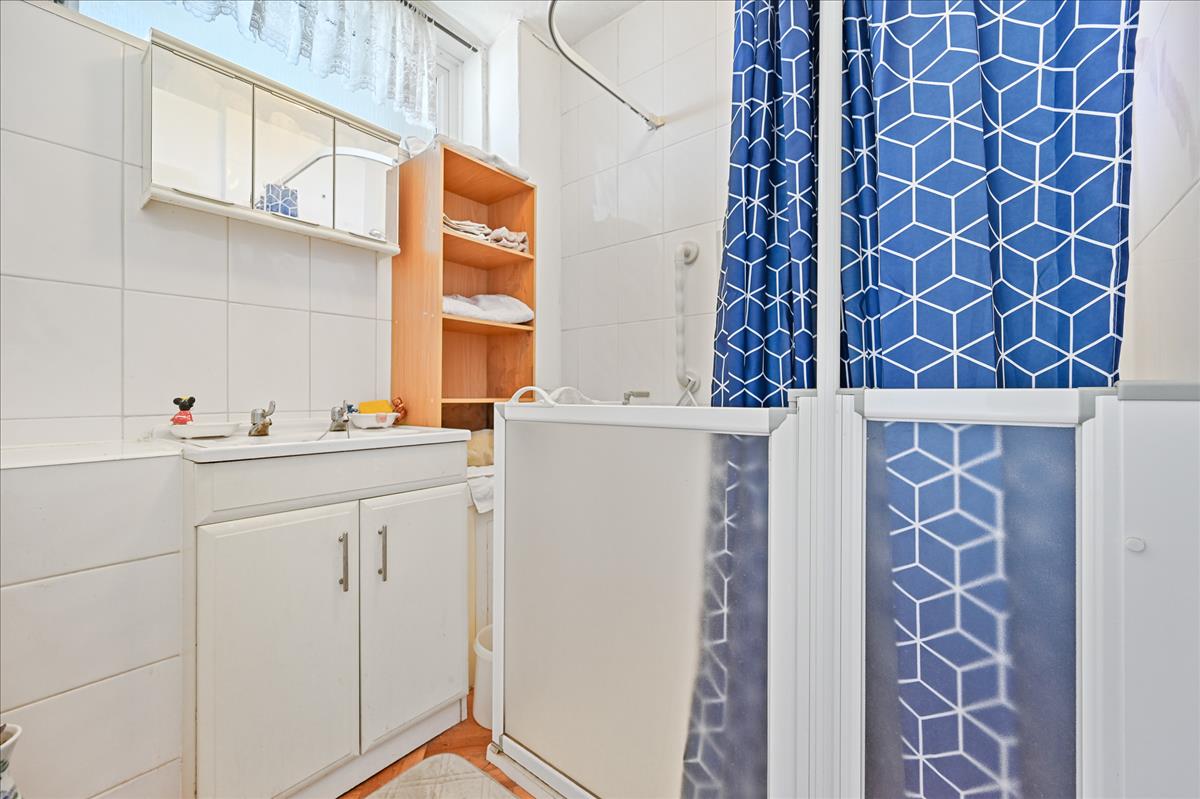 Property Image 9804a6ae-2873-4789-82f5-b04999b80946