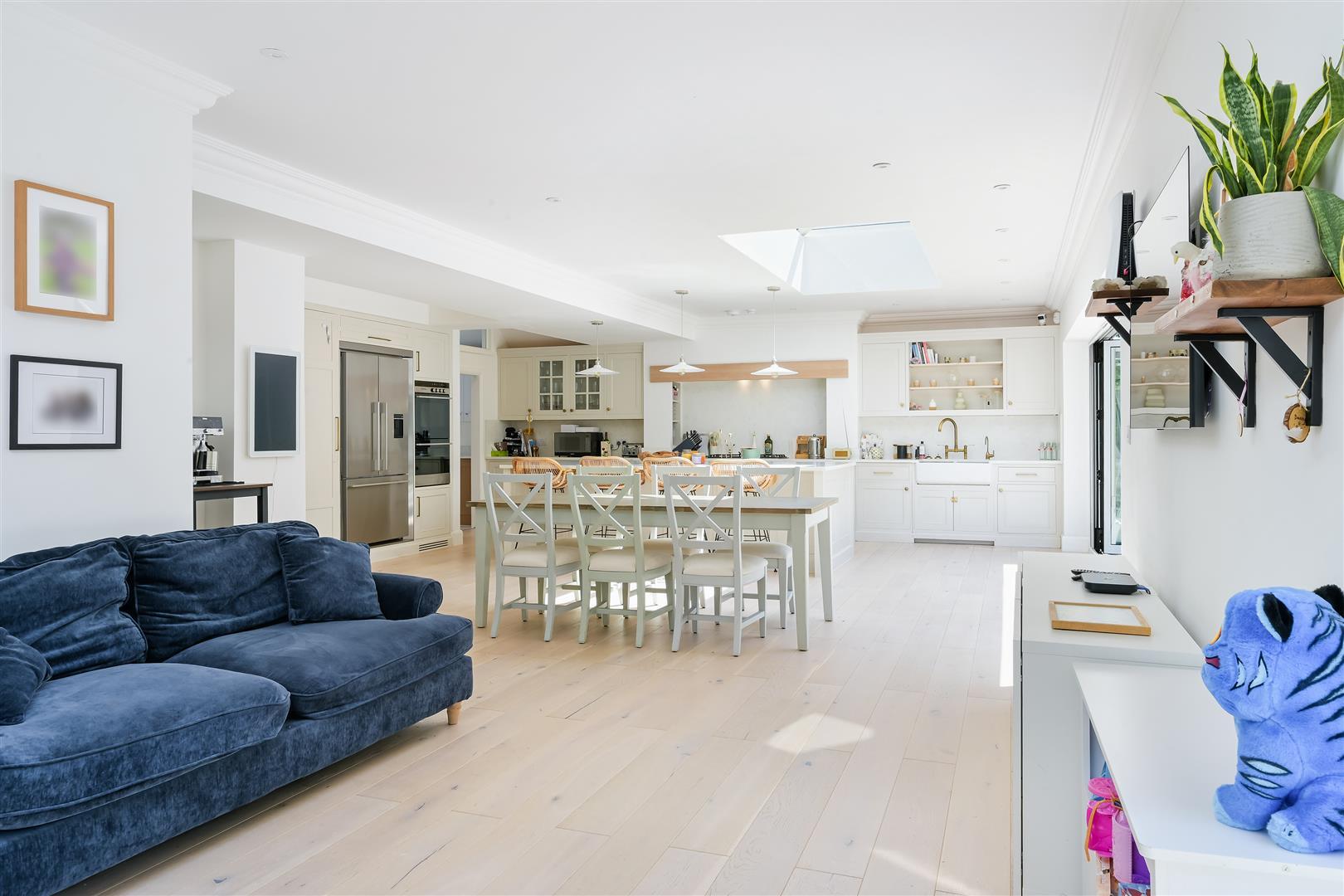 Property Image 98227454-53d1-4dd1-9ced-bac672243573