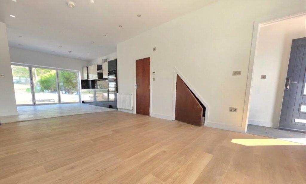 Property Image 988a7c06-8bff-409b-b9a7-50f84cfa76f5
