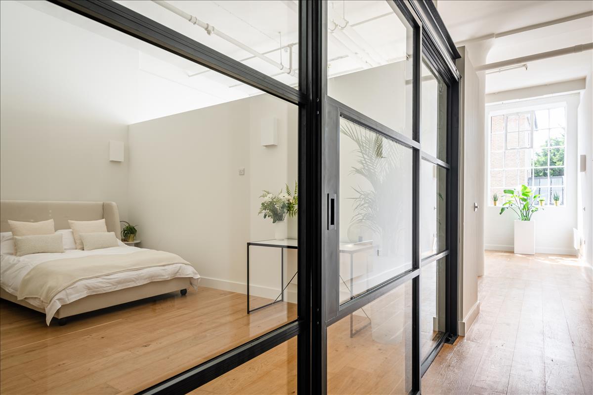 Studio with separate sleeping area, one bedroom, 1 bedroom, for sale in Hoxton, Angel, Hackney, N1