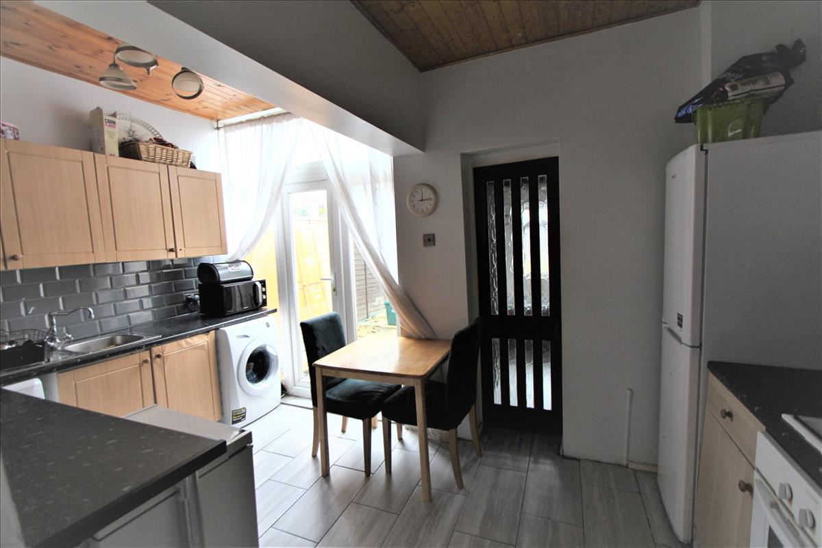 Property Image 98cc0d37-459e-488c-8fb1-c49b41e5a5f1