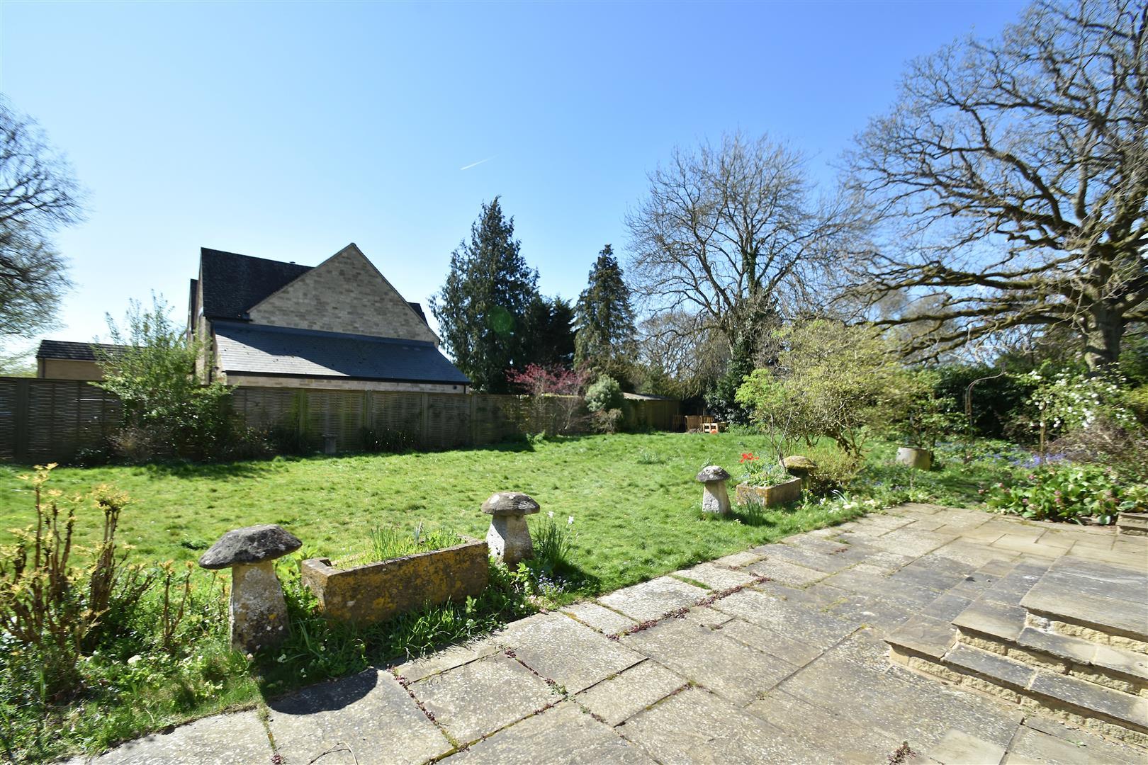 Property Image 9909a64c-a24c-4772-95fc-50b7ce5da216