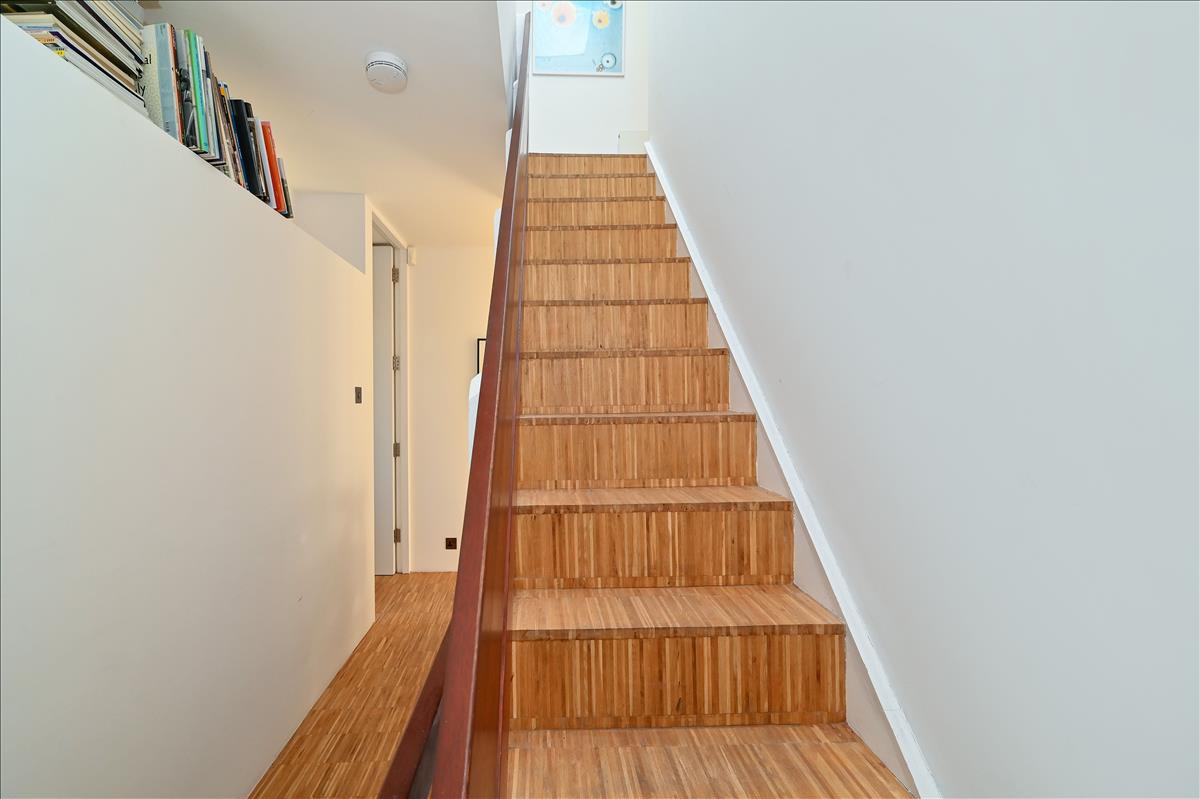 incredible four bedroom townhouse with garden available for long let in london fields e8