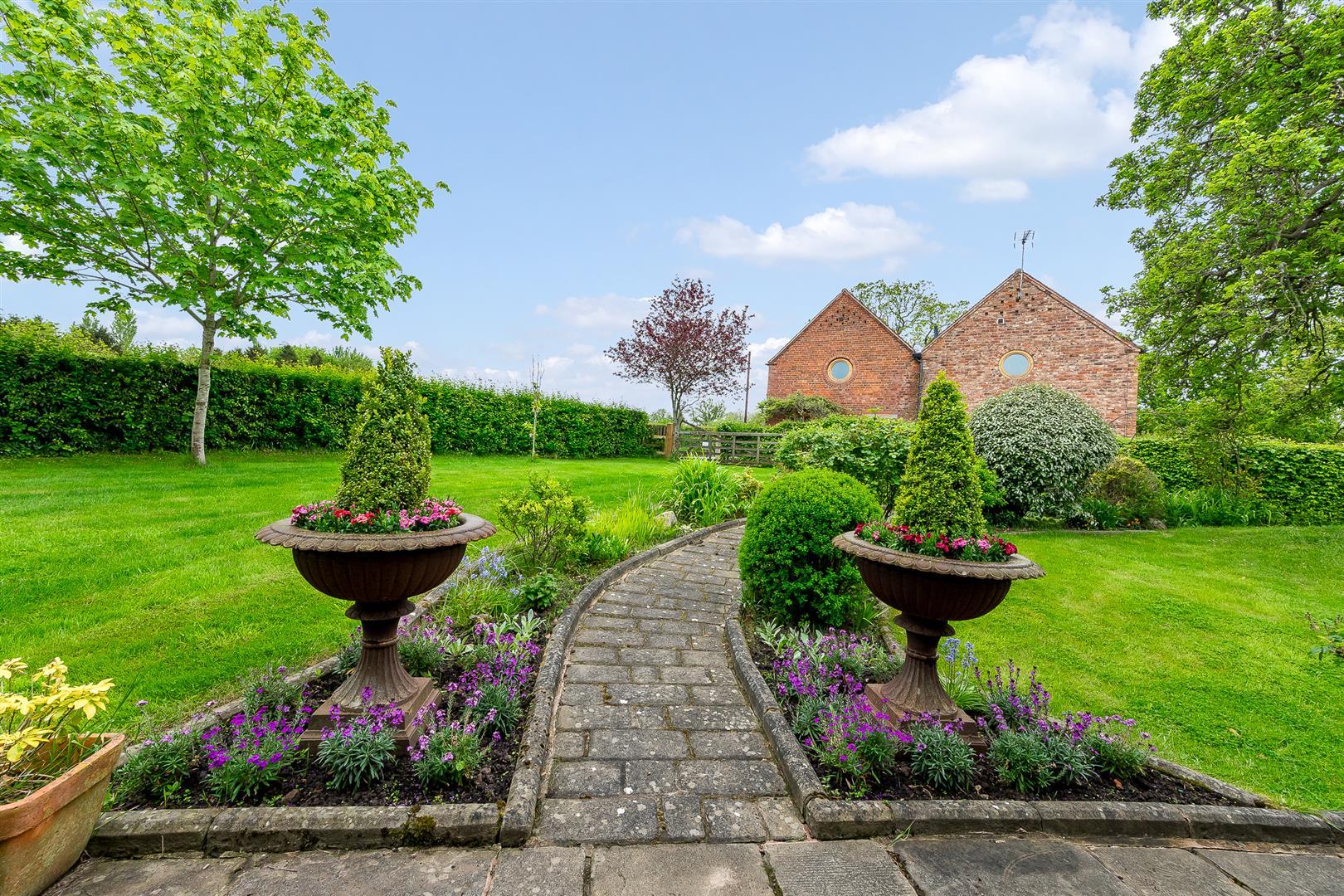 Property Image 9923b91e-0b93-494d-8a42-605ec0251d83