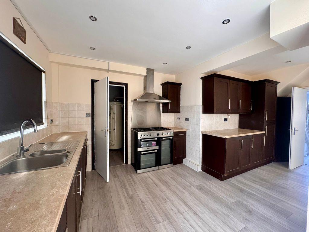 Property Image 9954fb50-b621-4ced-9ca3-c430e6fadd7b