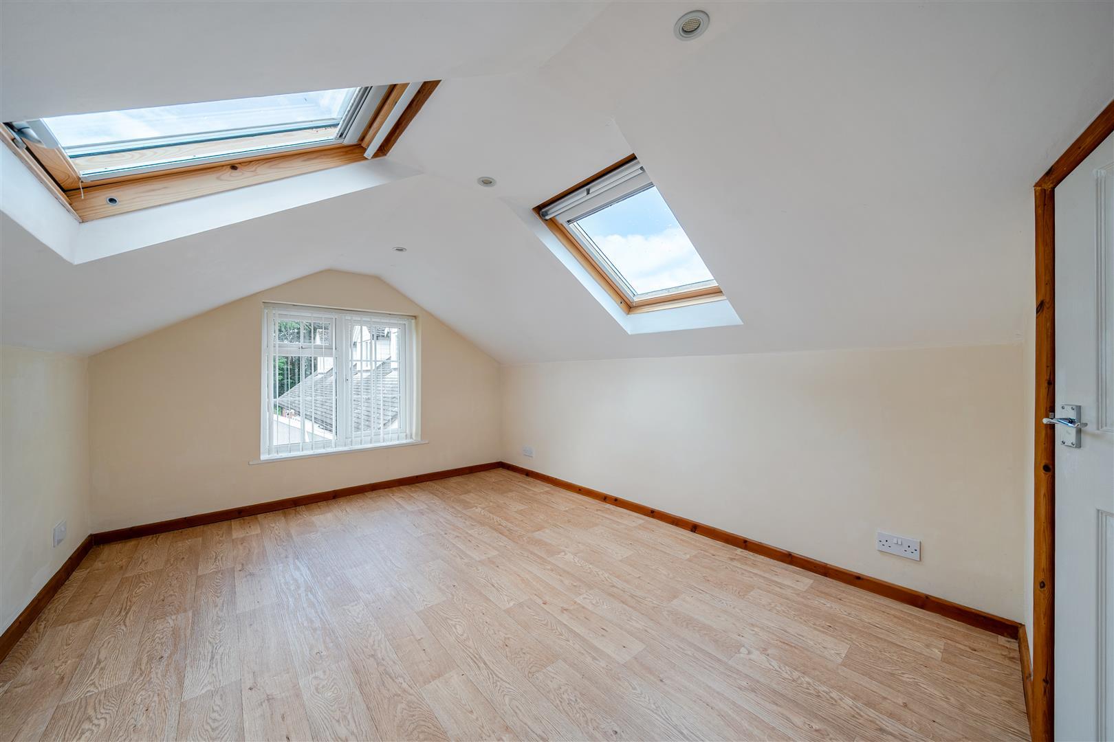 Property Image 99a69dec-1a6c-443b-a782-3c2f53ec5f21