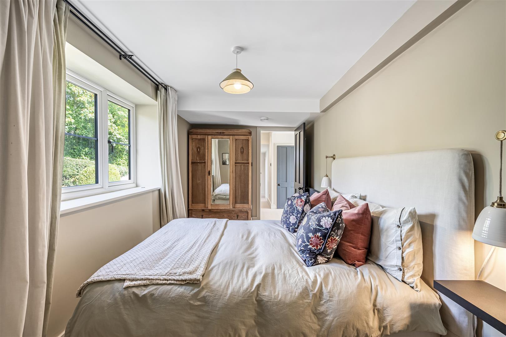 Property Image 99b3291a-f4b2-44ab-bbb1-cbf2bf851c86