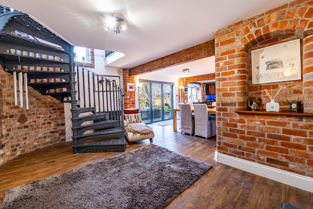 Property Image 99e36de4-40c5-4222-b596-0f35541bda46