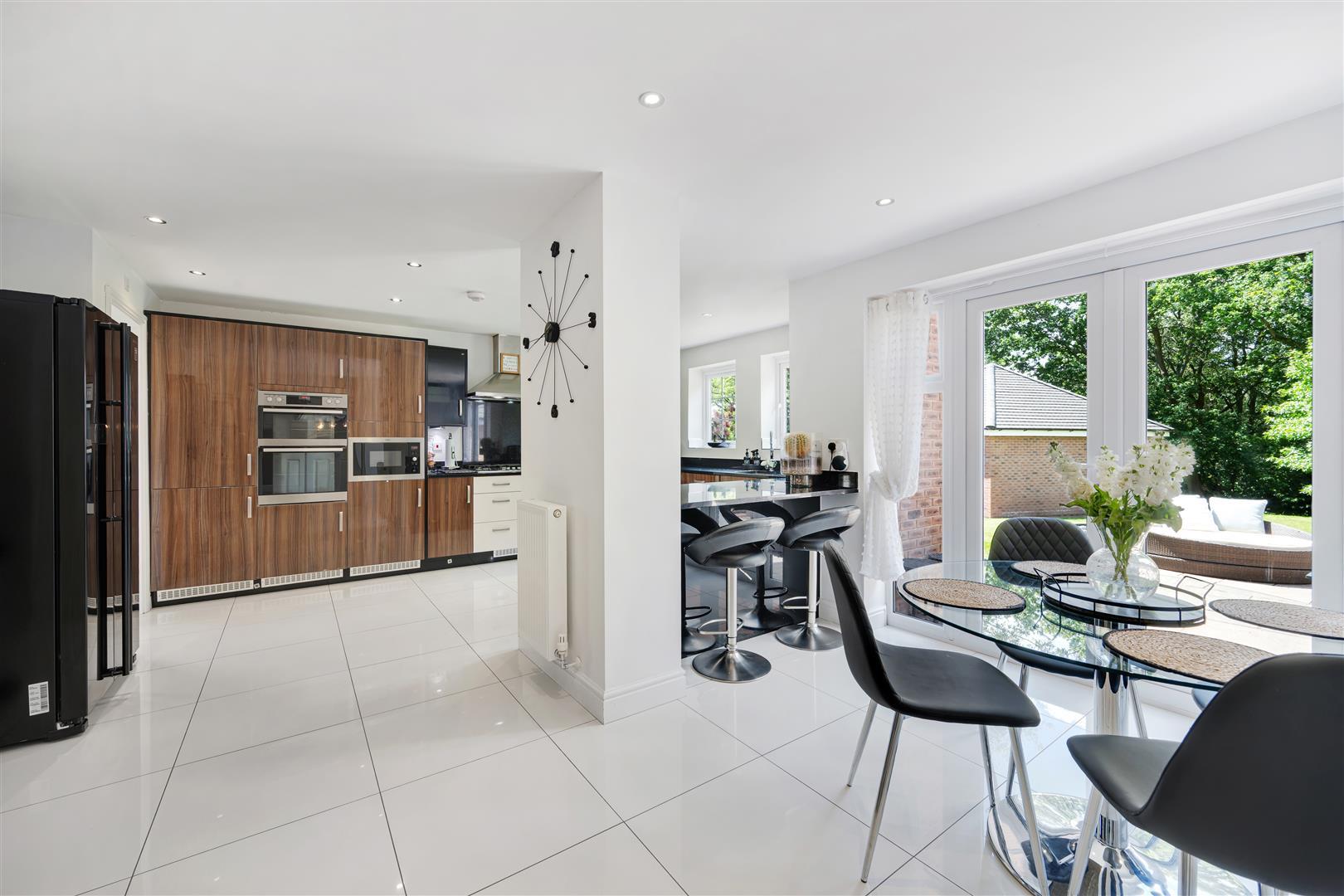 Property Image 99e5b35a-d0ae-4fe9-9cea-8061a58af817