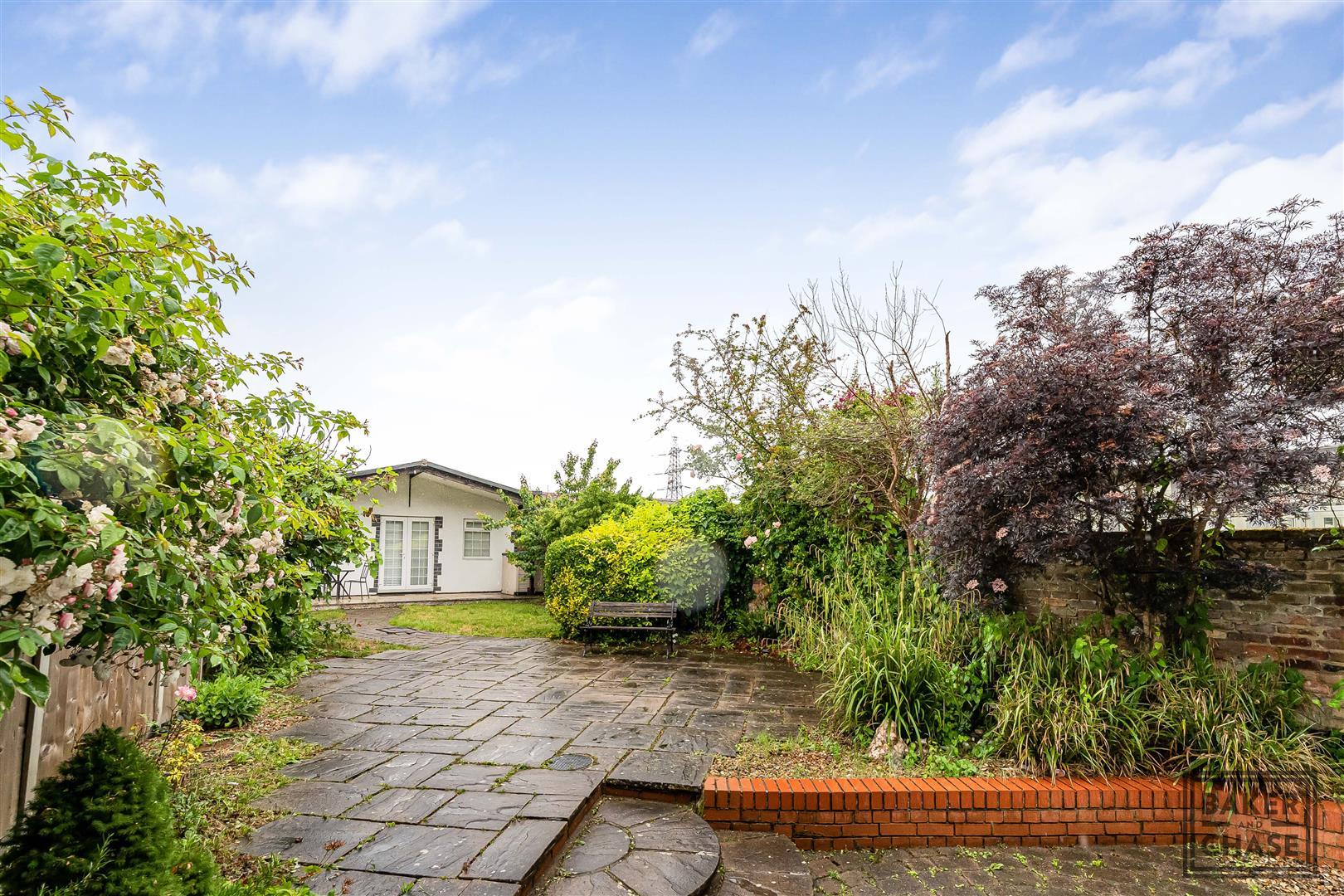 Property Image 99fa85b4-92a6-42f8-886d-04699dbb992e