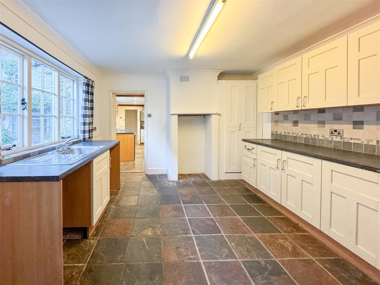 Property Image 9a18050c-2c87-4af8-aadf-a9014beaf1c3