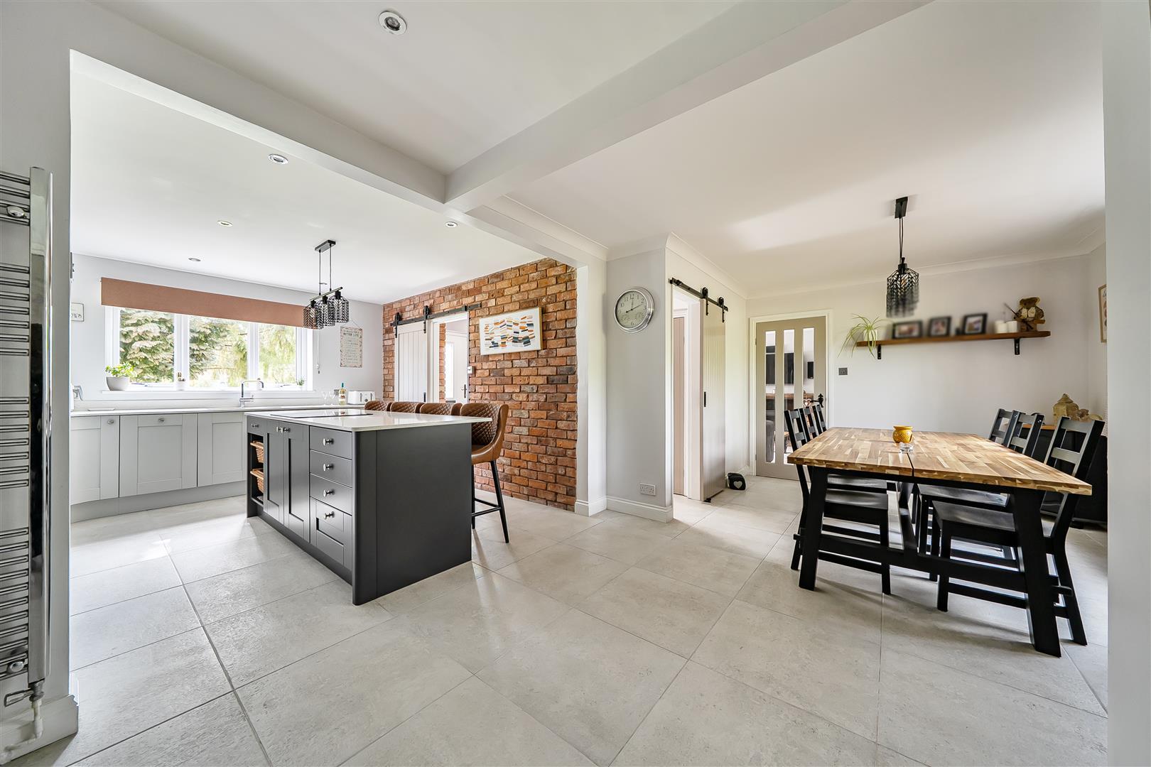 Property Image 9a781b1d-b31b-4878-bdd4-e41142c56007