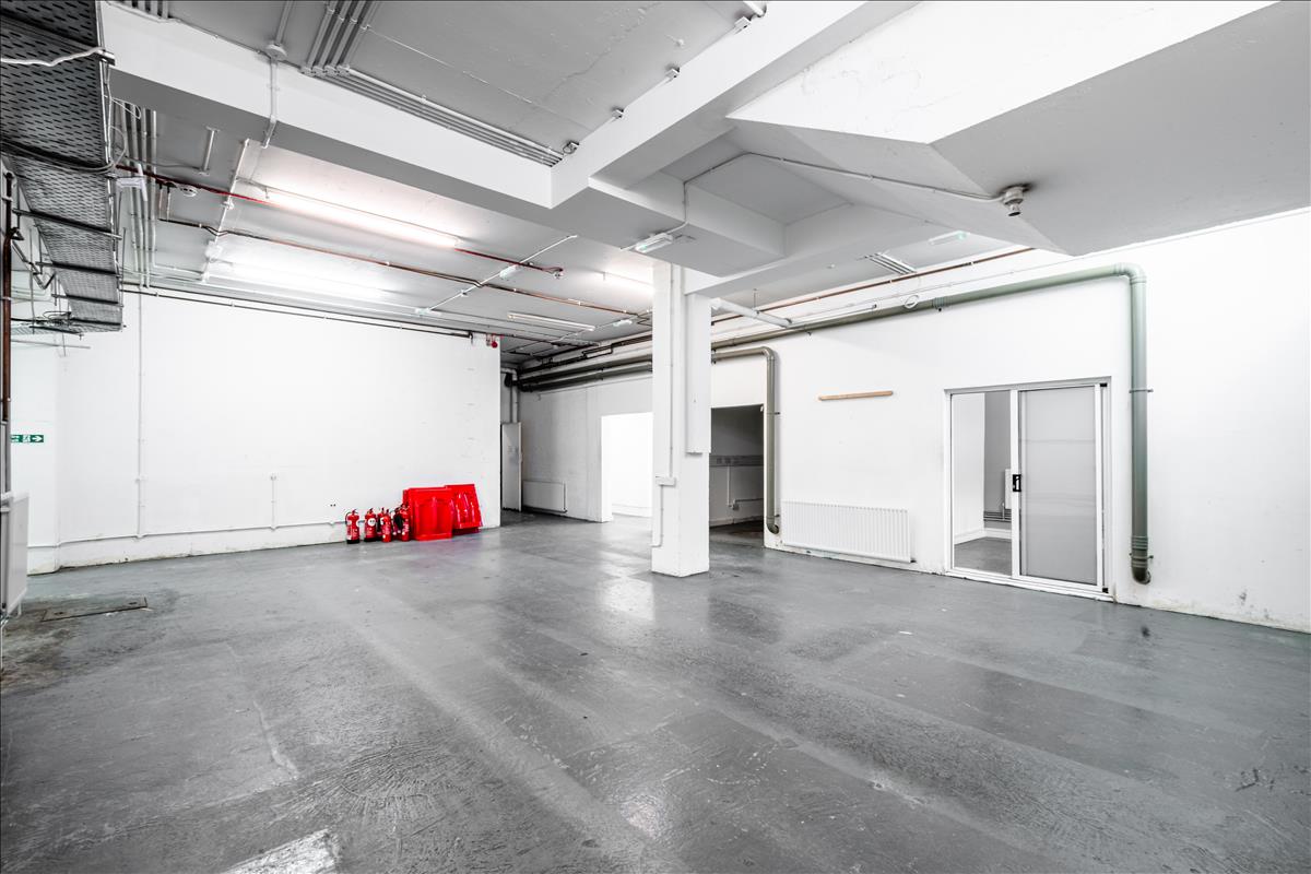 retail unit to let in Tech City 