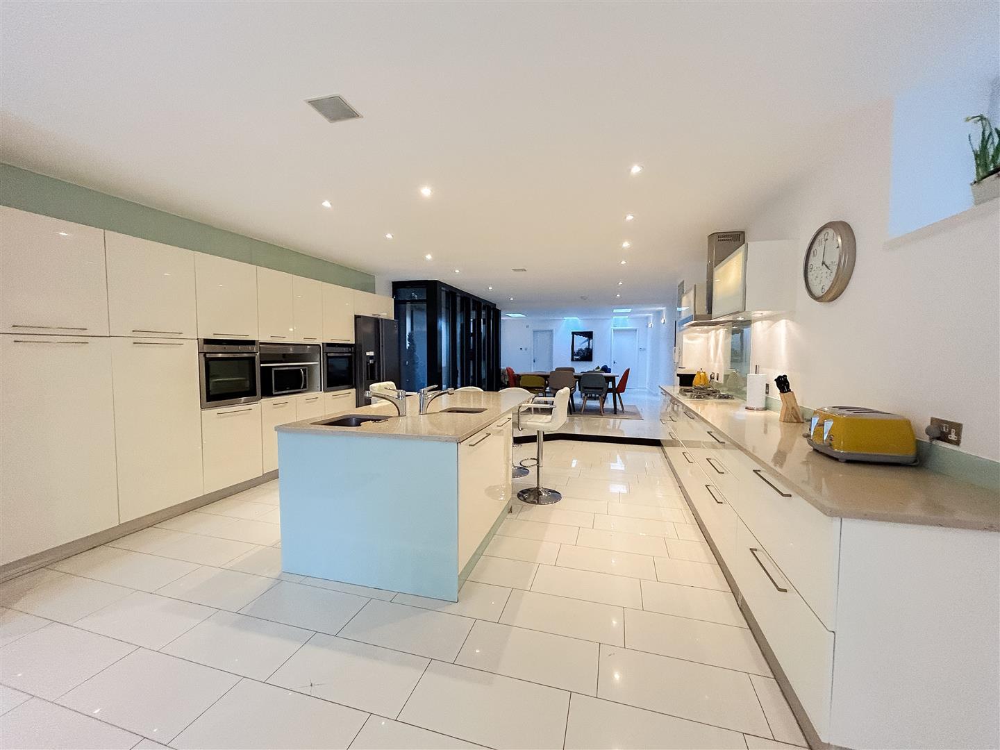 Property Image 9a89d240-cb8d-41d1-8dd8-48ae2d981857