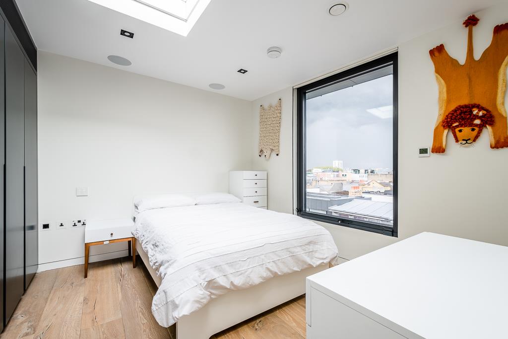 incredible shoreditch penthouse for rent on Curtain Road EC2A