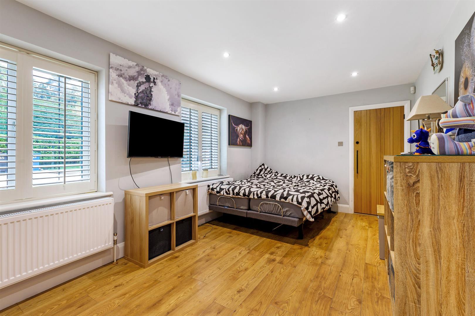 Property Image 9ae07540-84ae-427e-a7f8-098f3ebc1e0c