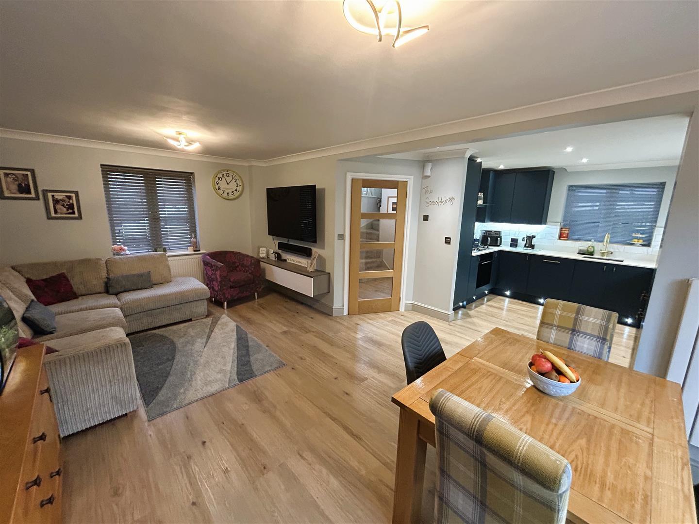 Property Image 9b8fd545-bc1f-44b6-ab7c-12c20812e360