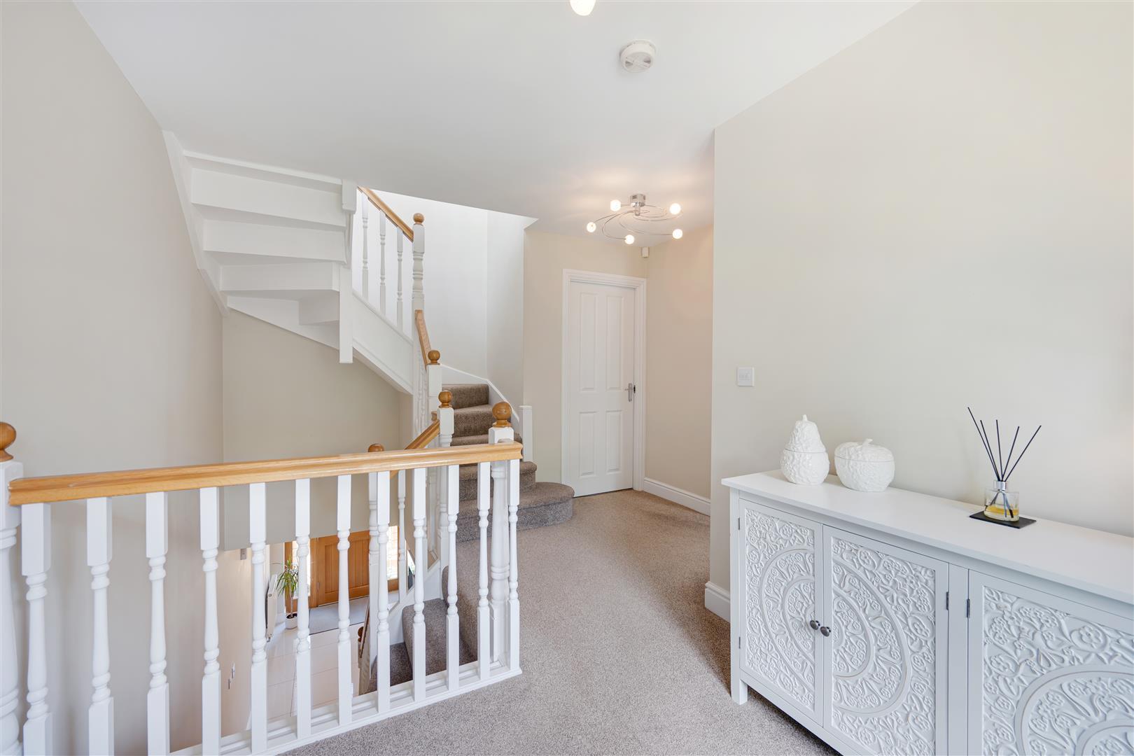 Property Image 9bf2f9ad-c545-4f73-a0a9-a8b28f16f61d