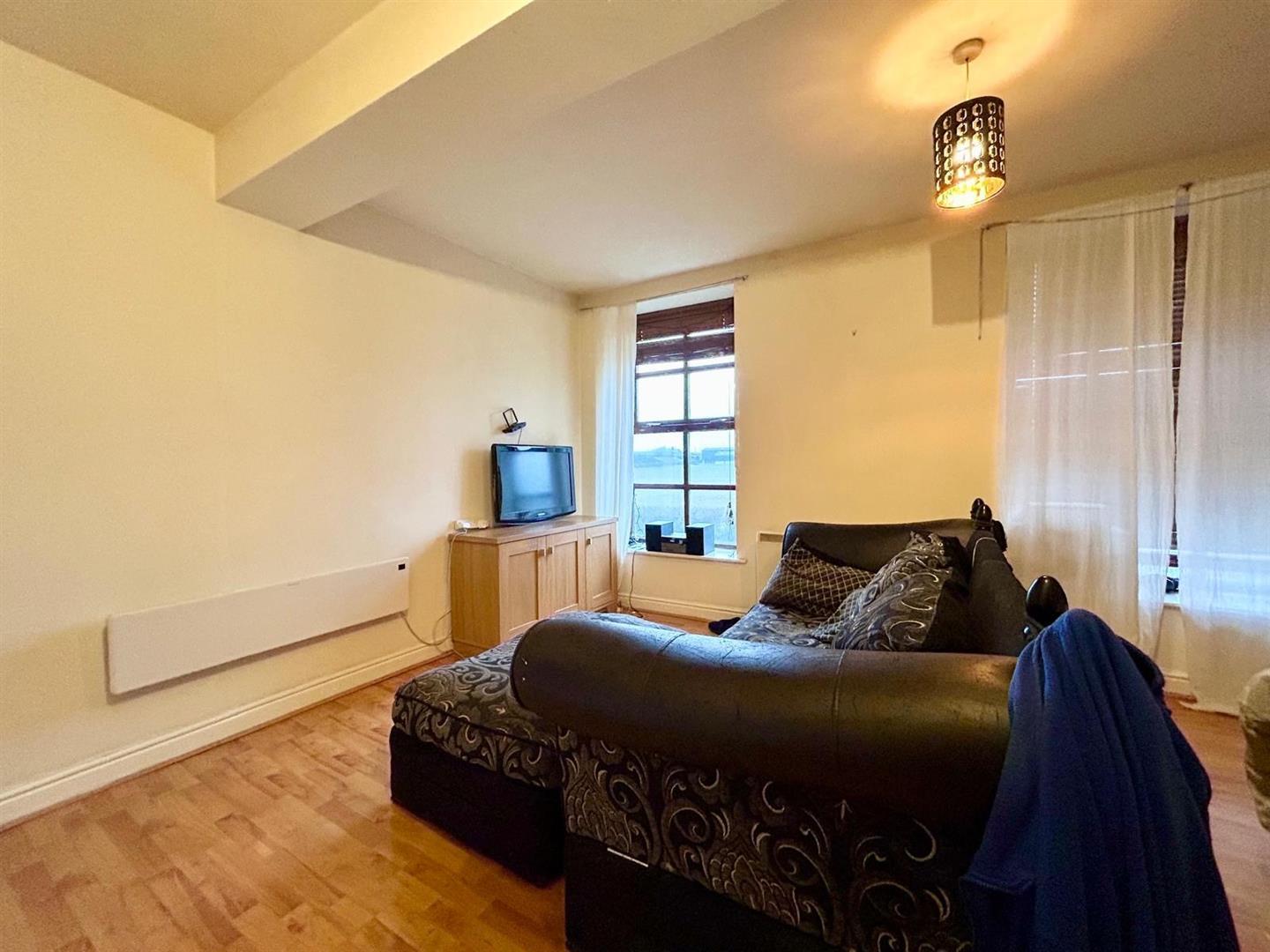 Property Image 9bf74869-2824-4e9e-ba4b-b46614384b47