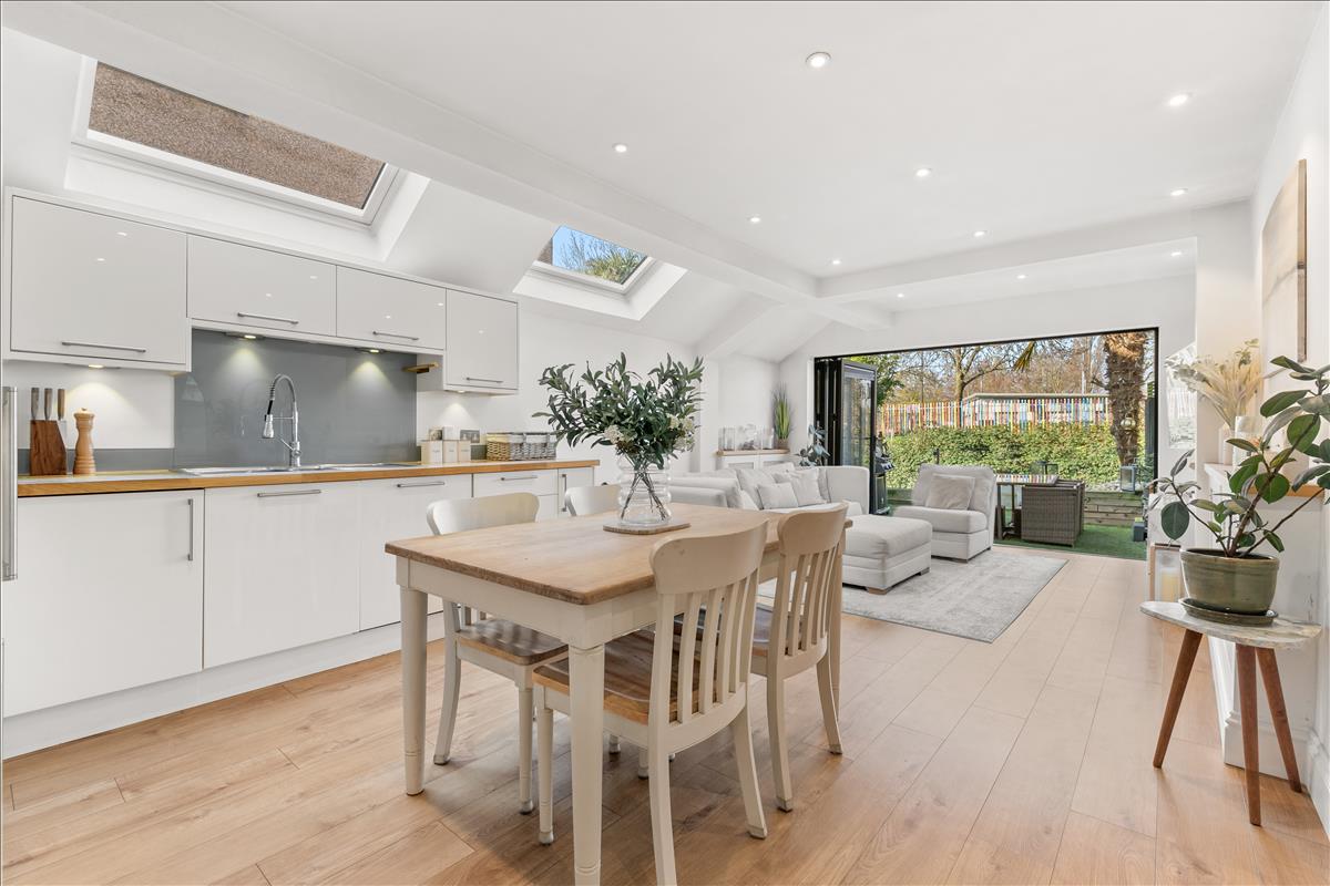 Property Image 9bf8175e-20e9-4d38-8611-214e03aa0875