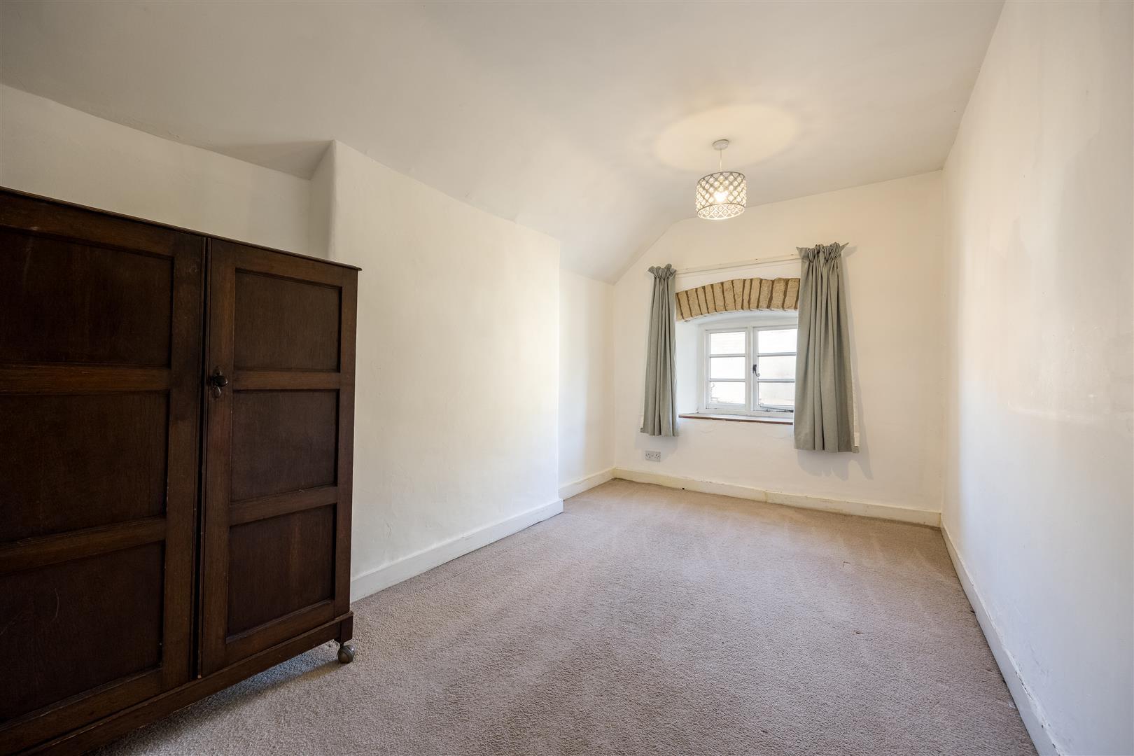 Property Image 9c7e16de-9771-4adb-95b6-0febdbc8e9ea